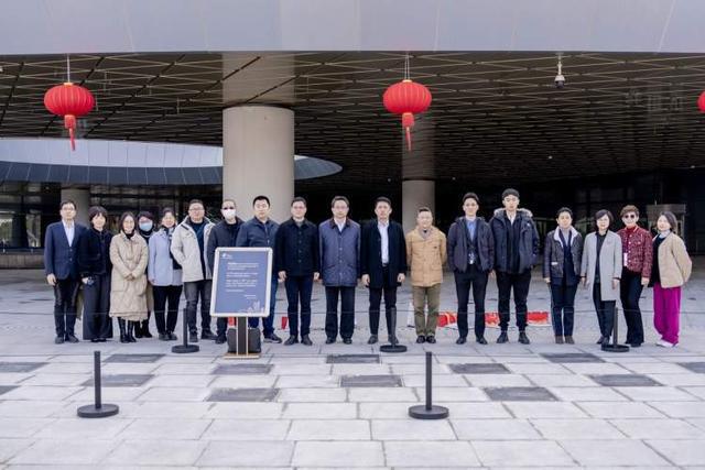 上海临港文化艺术基金会举办年度盛典“我们年轻的城”展览揭幕(图2) 上海临港文化艺术基金会举办年度盛典“我们年轻的城”展览揭幕(图2)